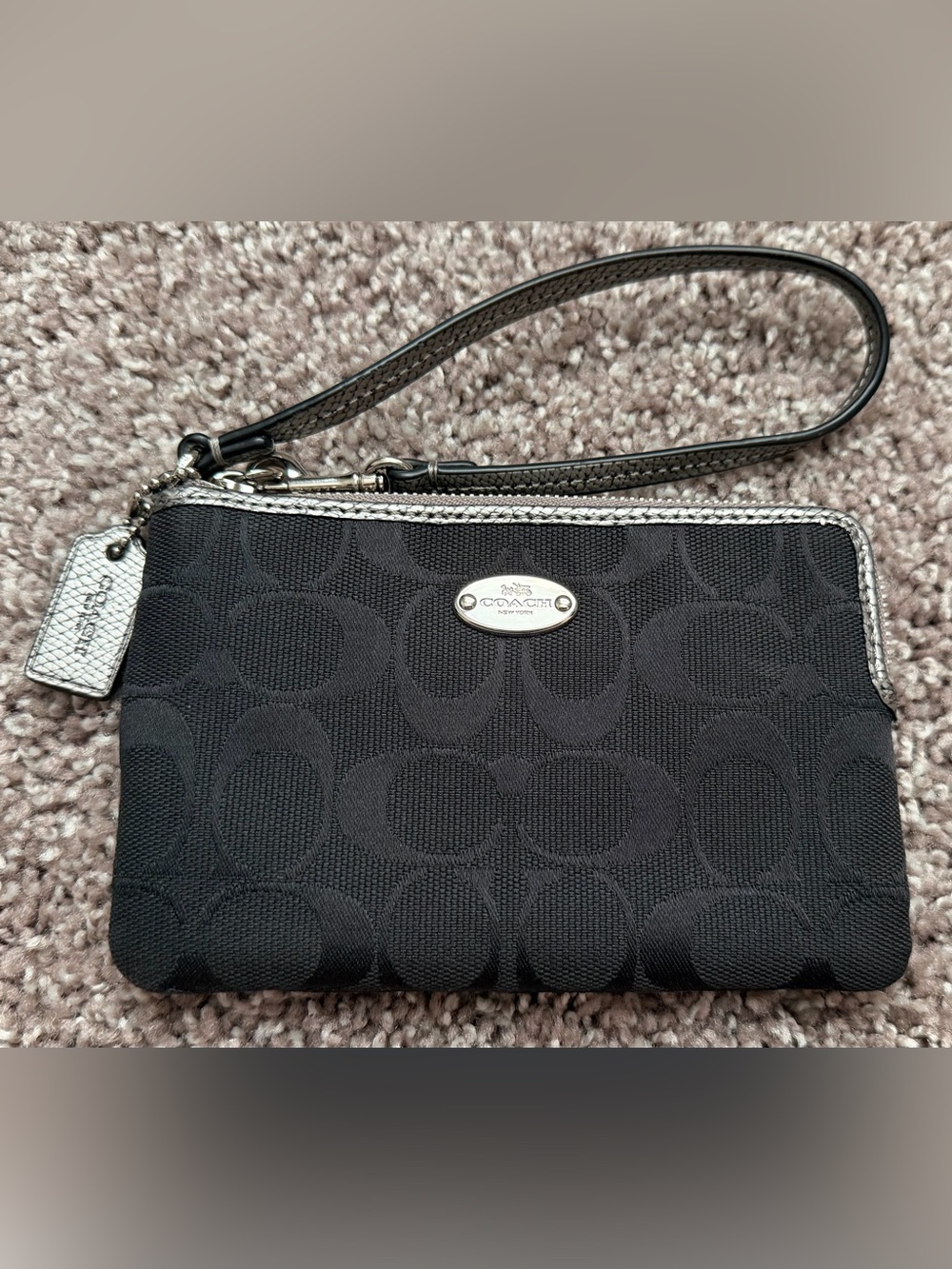 Women’s wristlet